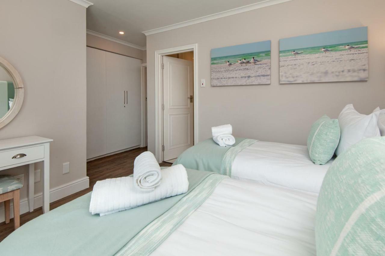 The Sun, Whales & Waves - Seafront Apartment Германус Екстер'єр фото
